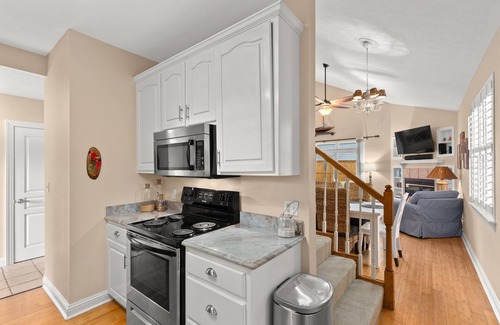 Hollywood Beach House | PRIVATE POOL, Spectacular Family Getaway, Backyard Oasis, Close to Beach!