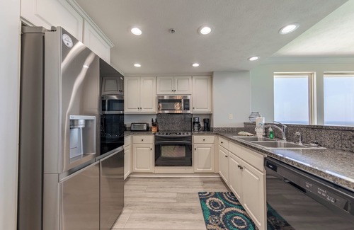 Lower Grand Lagoon Condo | Recently updated luxury unit at Treasure Island resort 3BR * 19th floor.