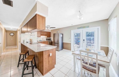 Holiday Beach House | Relax-On Beach Time! Convenient-Walk to the Beach!