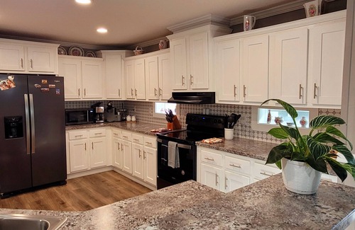 Navarre House | Relax with your family or friends at this peaceful place to stay .