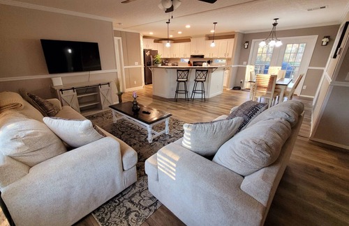 Navarre House | Relax with your family or friends at this peaceful place to stay .