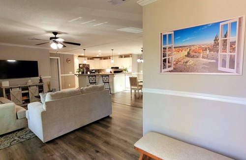 Navarre House | Relax with your family or friends at this peaceful place to stay .