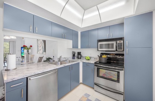 Marco Island Condo | Relaxing condo w/pool, spa, & steps to beach