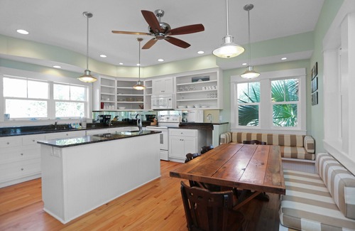 Indian Pass House | Relaxing, Screen Porch, Quiet ~ Attitude Adjustment