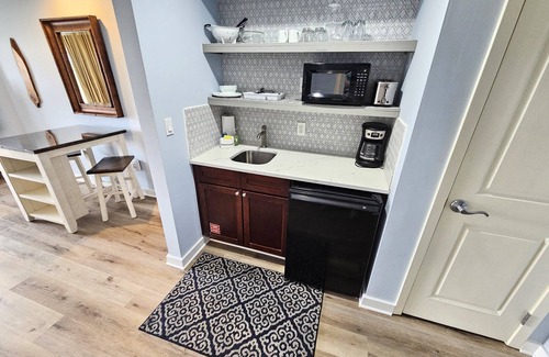 Sandestin Condo | Remodeled. Luau 6705 in Sandestin.Tram, wifi, larger Studio with balcony