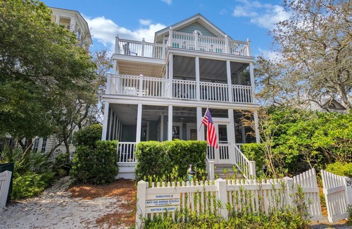 Seaside House | Rendezvous-Luxurious Seaside 3 bedroom home with 1 bedroom Carriage House