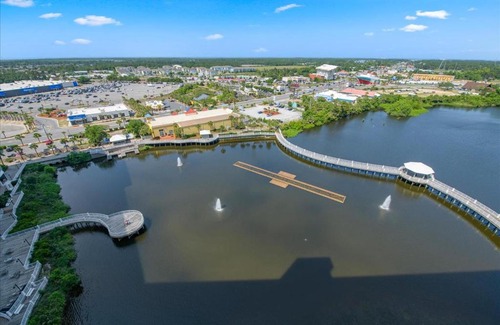Panama City Beach Apartment | Resort Condo + Wi-Fi + 5 Pools + Gym + Jacuzzi