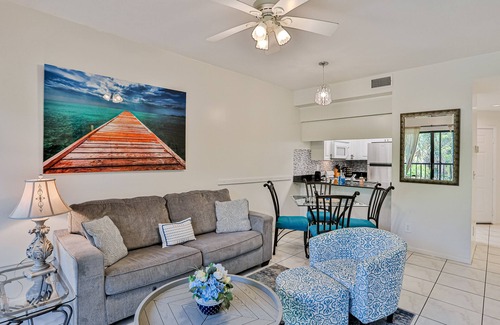 Central Naples Apartment | Resort condo with fast WiFi, AC & snowbird-friendly