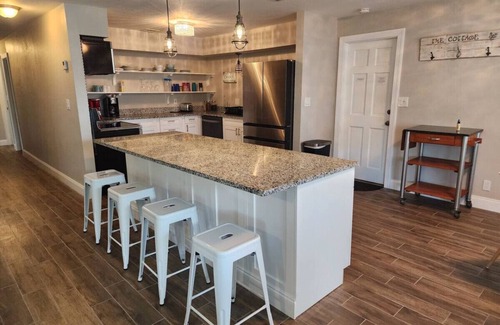 East Naples House | Riverview Cottage in Naples Bayshore Arts District