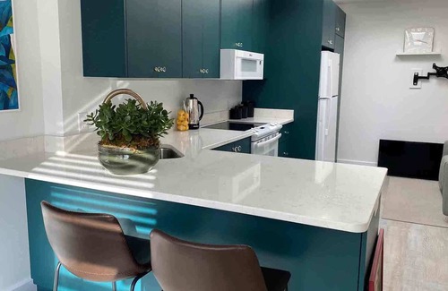 East Hill Apartment | Royal Hideaway - Monthly Stays, Executives, and Military! Summer Deals!