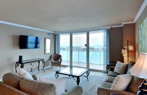 Villa Sabine Apartment | Sabine Yacht & Racquet #8D