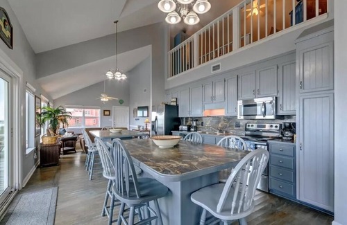 Navarre Beach House | Salty Breeze-Gulf Front Private Home with endless views. Sleeps 14