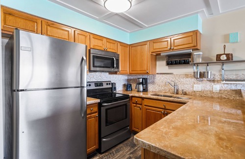 El Centro Beach Condo | {Salty Loft} Snowbird Friendly! Monthly Rates Available!