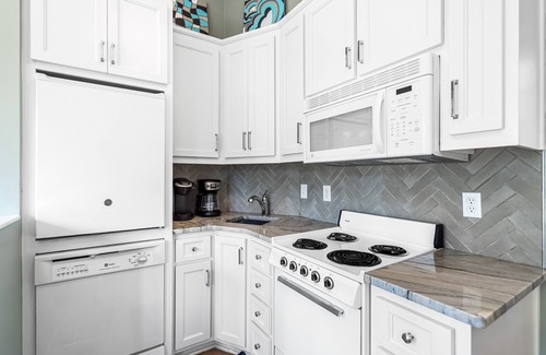 Rosemary Beach Apartment | Sandy Souls Carriage House - Studio Sleeps 4, Quick Walk to Pool and Beach