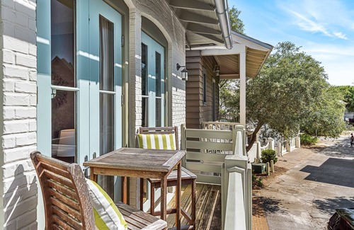 Rosemary Beach Apartment | Sandy Souls Carriage House - Studio Sleeps 4, Quick Walk to Pool and Beach