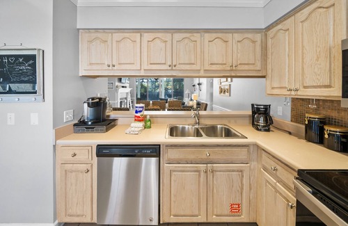 Fort Bay House | "Sea-renity" | Dog-Friendly | Private Pool | Close to the Beach