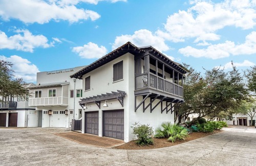West Panama City Beach Apartment | Sea View Carriage House - Close to Beach/Coquina Pool/Main Street! Free Bikes, Fitness & Tennis!