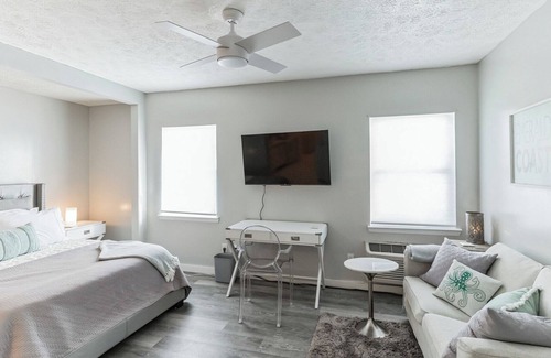 Laguna Beach Estates Condo | Seabreeze Suites Unit C | Pet Friendly!