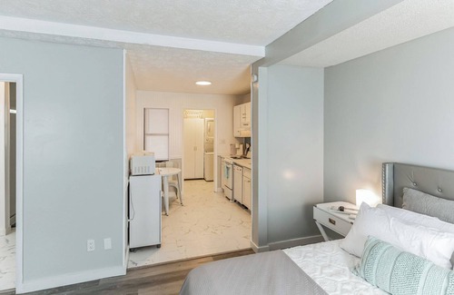 Laguna Beach Estates Condo | Seabreeze Suites Unit C | Pet Friendly!