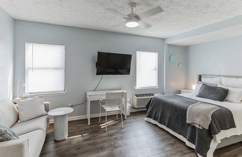 Laguna Beach Estates Condo | Seabreeze Suites Unit D | 2 Minutes to Beach
