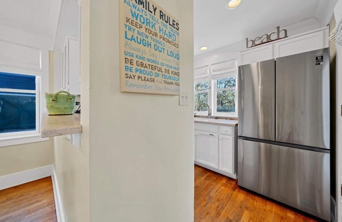 Seaside House | Seaside " Golden Lady" |2BR with Loft |Sleeps 6-8 | Next to West Family Pool!
