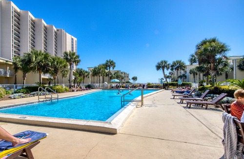 Destin Condo | Second floor condo with pool access, ccean view, WiFi, W/D, and central AC