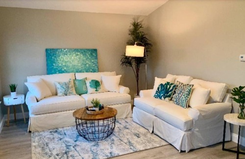 Biltmore Beach House | Short Walking Distance to Beach Paradise