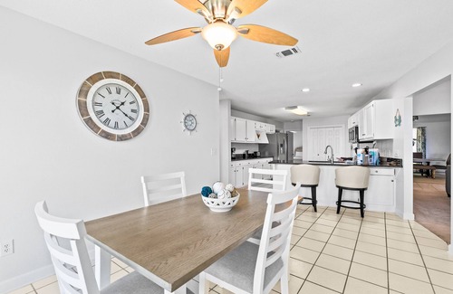 Navarre House | Sound-front beauty minutes from beach & pier with private washer/dryer & patio