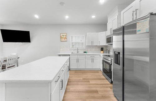 Gulf Lagoon Beach House | Spacious 4-bedroom Retreat Prime Location Walk to Beach Sleeps 14 - Unit B