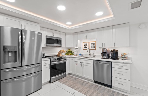 Bel Air Condo | Spacious and Elegant Condo! Summer Deals! FREE tkts to Activities this Summer!