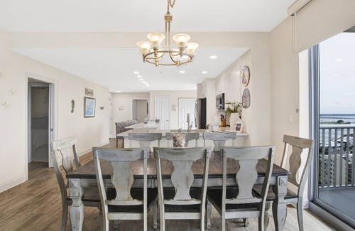 Pensacola Beach Condo | Spacious Gulf-front condo w. direct beach access, great pool