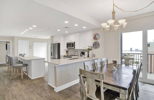 Pensacola Beach Condo | Spacious Gulf-front condo w. direct beach access, great pool