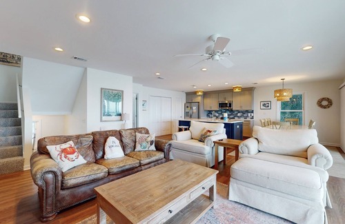 Cape San Blas House | Spacious & updated waterfront home w/decks, beach views & private boardwalk