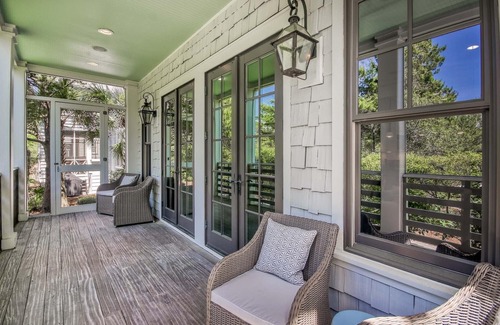 WaterSound Beach House | Spend Fall With Us! Golf Cart! Great Amenities! 5 Adult Bikes! Professionally Decorated!