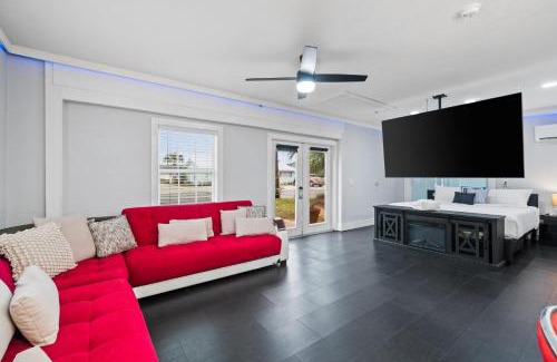 Laguna Beach House | Splash Pad by Book That Condo