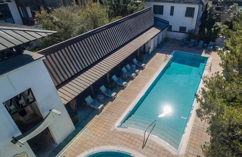 Rosemary Beach Condo | Square living, coastal style at On The Square/Luxe Condo Overlooks Rosemary Town Square/4 Bikes