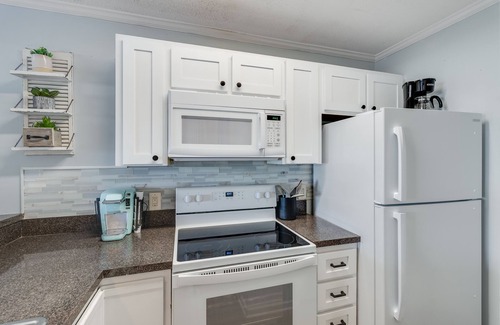 Gulf Lagoon Beach House | Steps from Beach, 3bed 3bath, Sleep 6, Sunrise Water View, Monthly Rates
