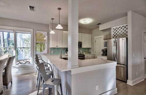 Seagrove Beach House | Steps from the pool and Beach - Renovated - `Texas Tide` - 4 bikes included
