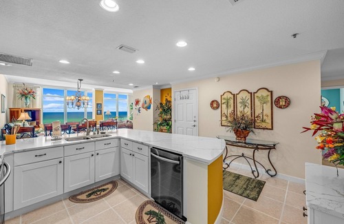 Thomas Drive Condo | Sterling Beach 1007 Huge 4BR/4BA Corner Unit! Heated Pool, Grills & FREE Golf