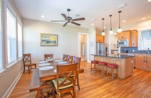 Villa Primera House | Stunning Santa Rosa Sound Front Home; Bring Your Poles to Fish from the Pier!