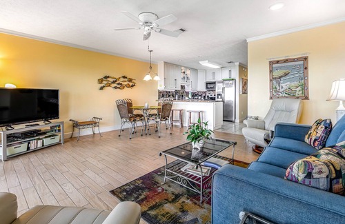 Santa Rosa Beach Condo | Stylish first-floor condo with water views & easy beach access