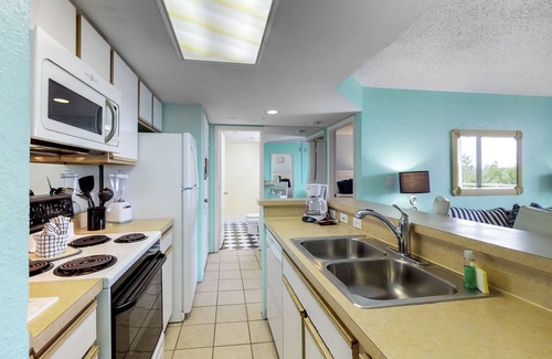 Key West Condo | Sunrise Suites Condo with Balcony - Shared Pool, Hot Tub, Tennis, Free Parking