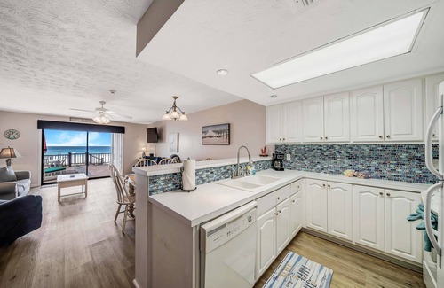 Silver Sands Beach House | Surf Dr Townhome Where the Beach is your Backyard! FREE Golf & Tickets!