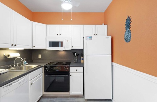 Holiday Beach Condo | The Beach & The Bum! 2- Min Walk to Sandy Beach!