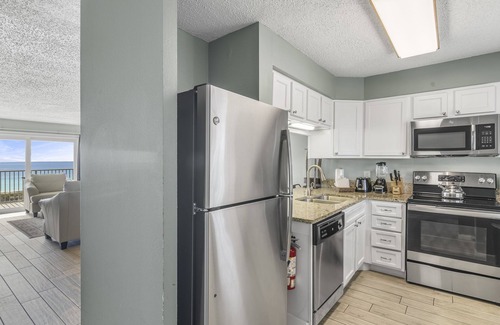 Holiday Isle Condo | The Islander 501 - Complimentary Beach Service - Heated Pool