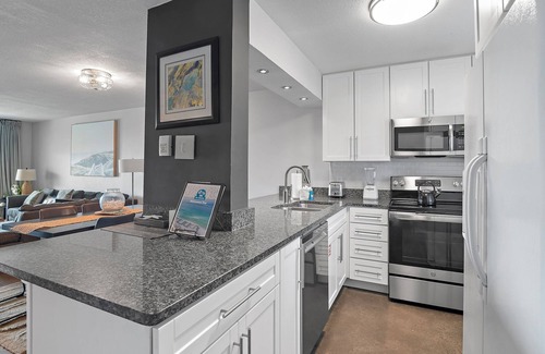 Holiday Isle Condo | The Islander 514 Million-dollar views! Complimentary Beach (Seasonally) & WD