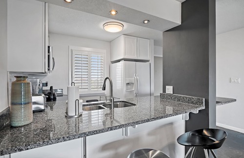 Holiday Isle Condo | The Islander 514 Million-dollar views! Complimentary Beach (Seasonally) & WD
