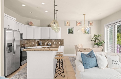 Laguna Beach Estates House | The Pink Castle In PCB-1 min. Walk to beach-private elevator.
