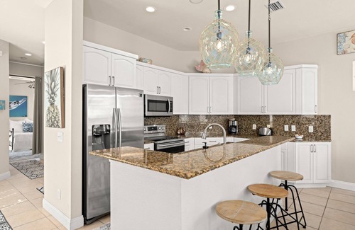 Laguna Beach Estates House | The Pink Castle In PCB-1 min. Walk to beach-private elevator.