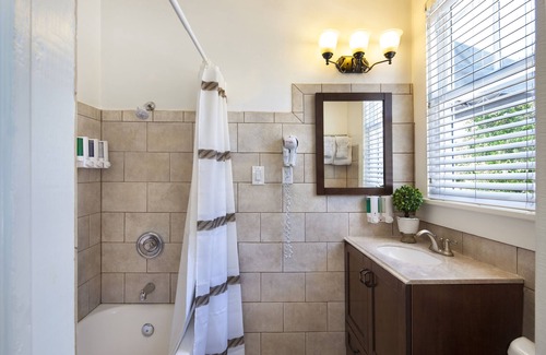Uptown - Upper Duval Hotel | The Southernmost Inn - Adults Only